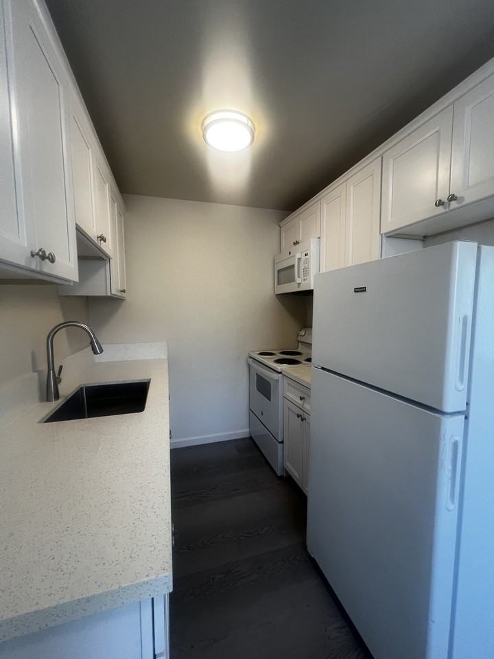 2121 94th Ave #2121 - Photo 5 of 9