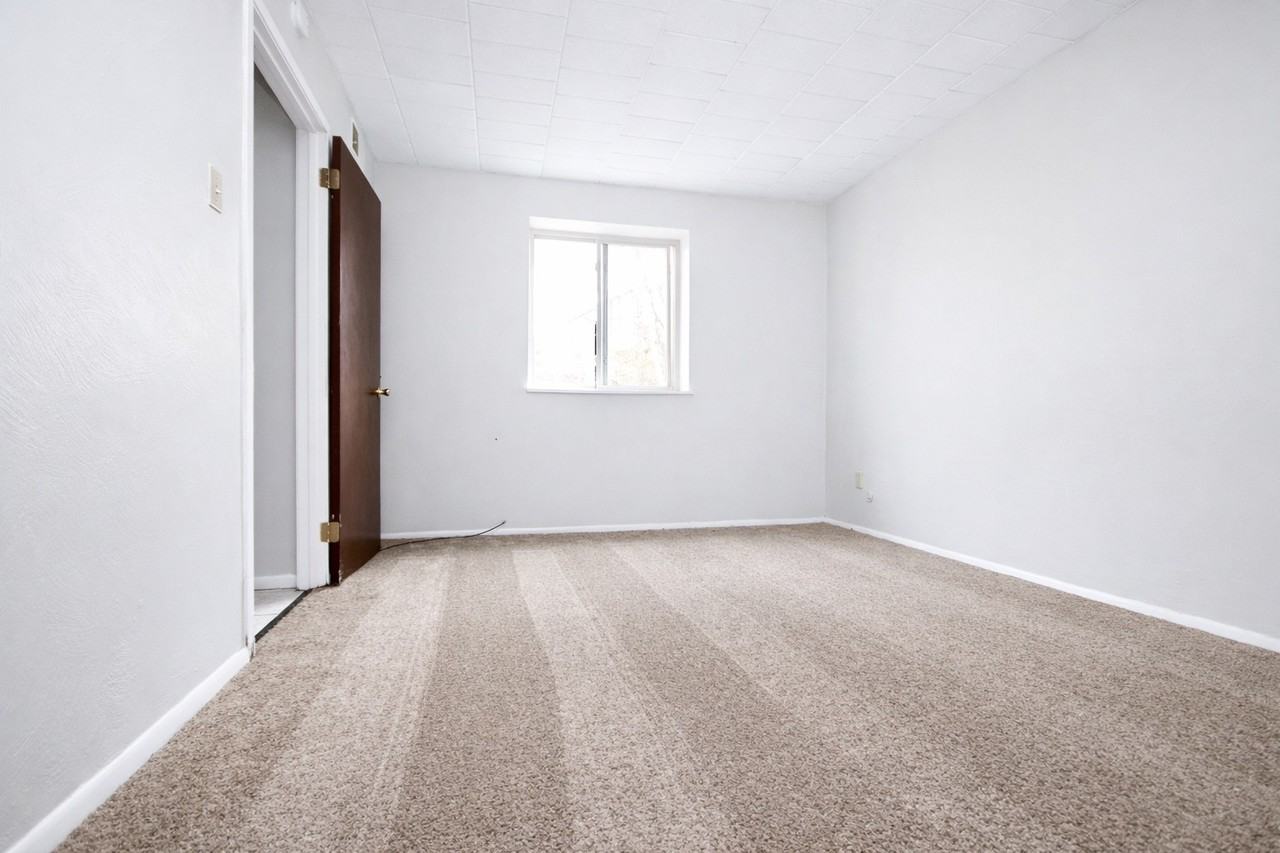 AMADELL APARTMENTS -- 005 - Photo 5 of 14