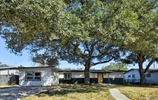 featured image of 826 Chevy Chase Dr #1