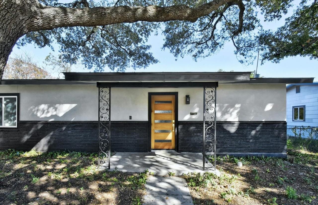 826 Chevy Chase Dr #1 - Photo 3 of 33