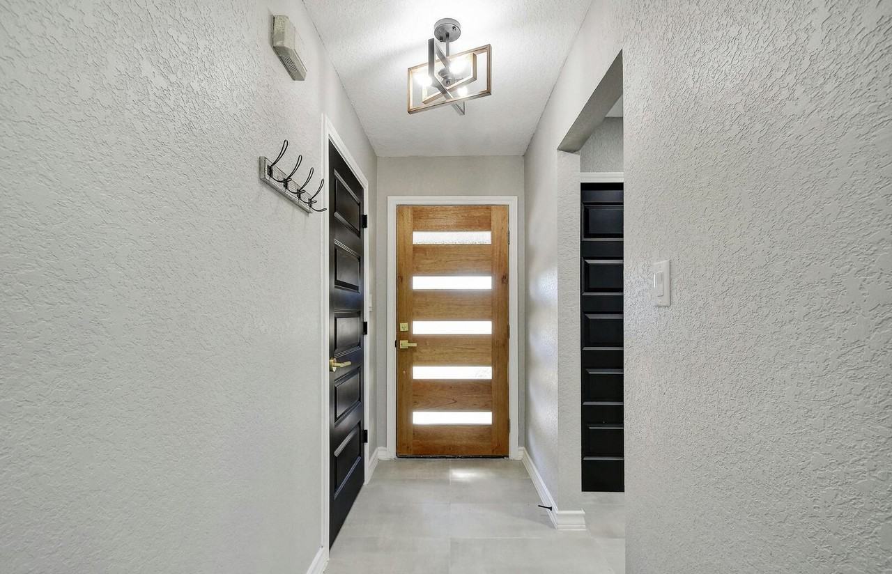 826 Chevy Chase Dr #1 - Photo 4 of 33