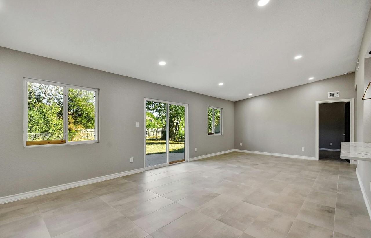 826 Chevy Chase Dr #1 - Photo 6 of 33