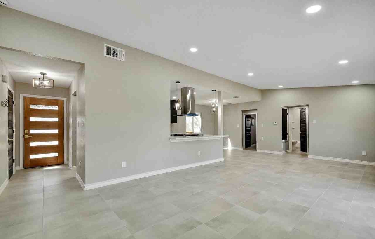 826 Chevy Chase Dr #1 - Photo 7 of 33