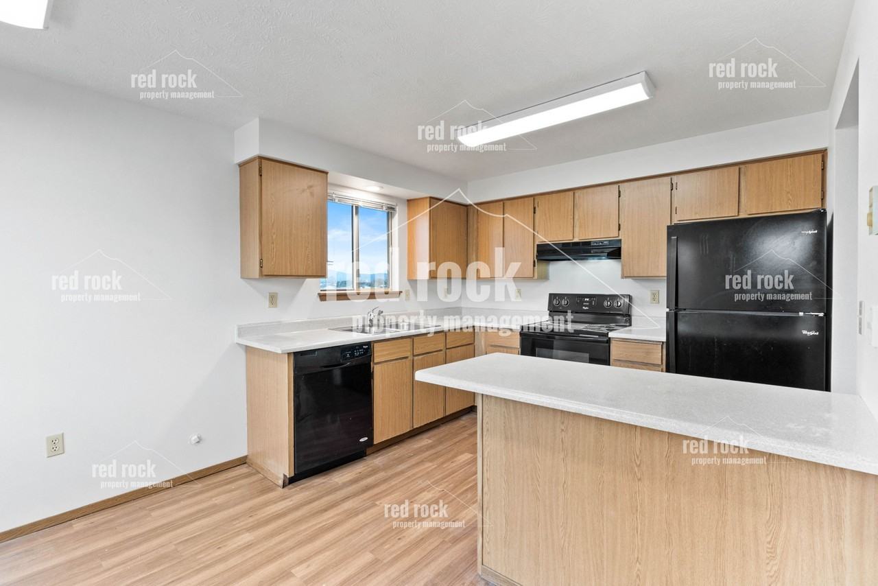 WJ - 4733 North Sullivan Road - Photo 4 of 22