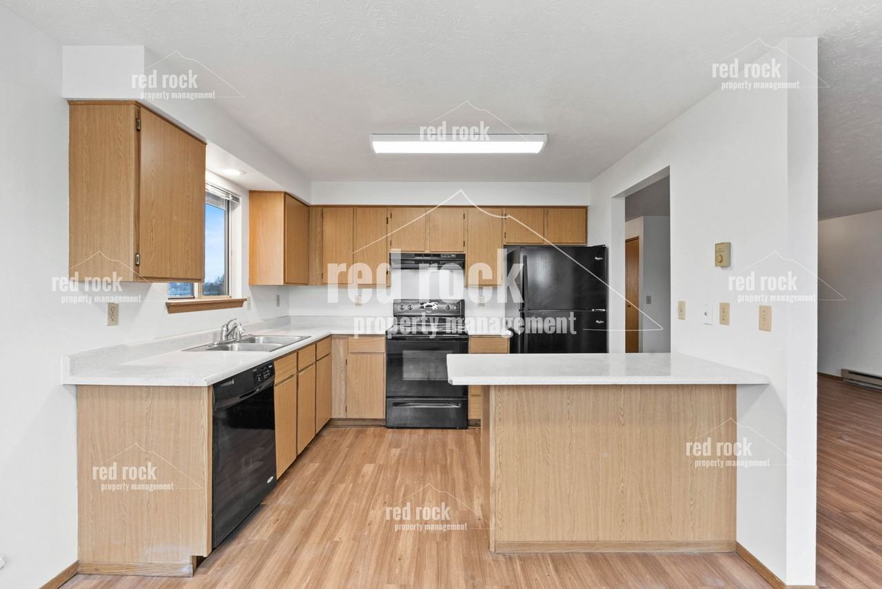 WJ - 4733 North Sullivan Road - Photo 5 of 22