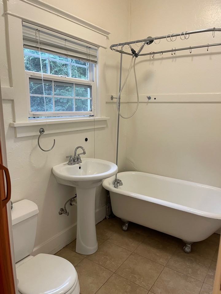 Osos 1341 - Photo 6 of 11