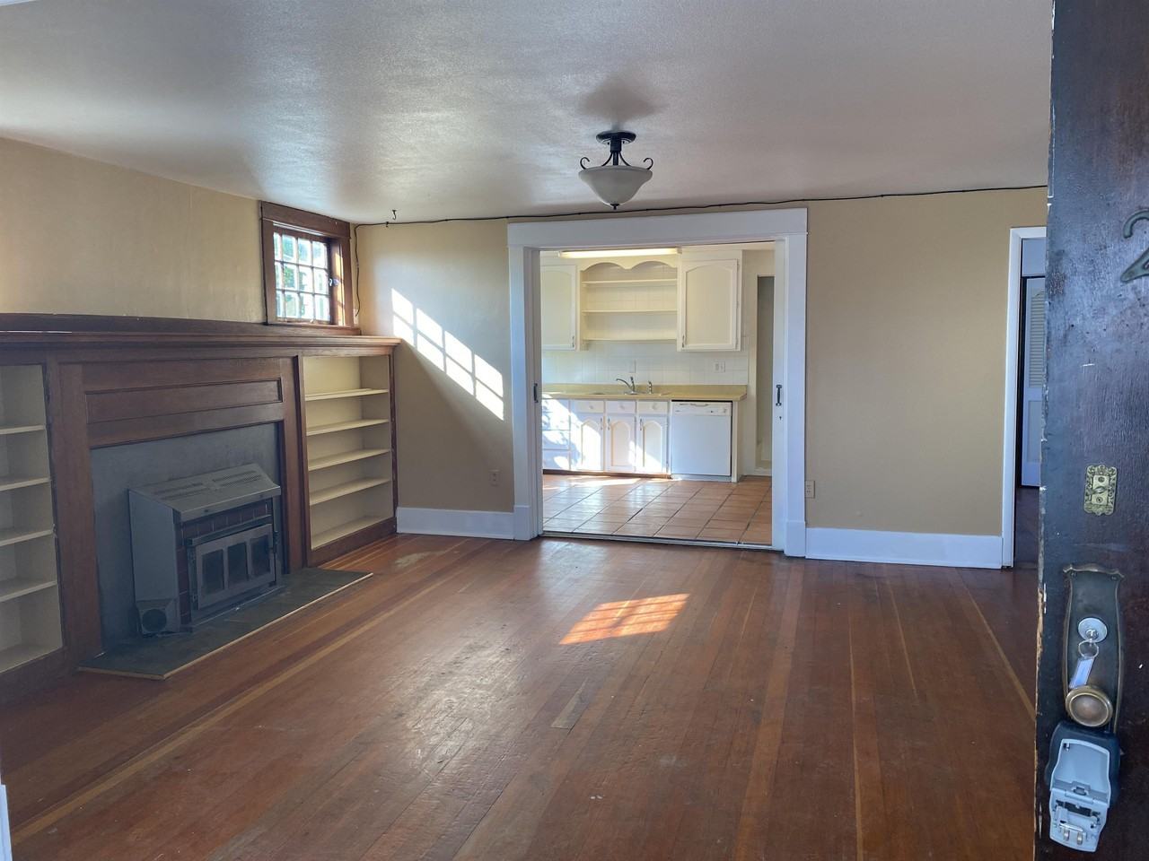 B Street N (1509) - Photo 3 of 9