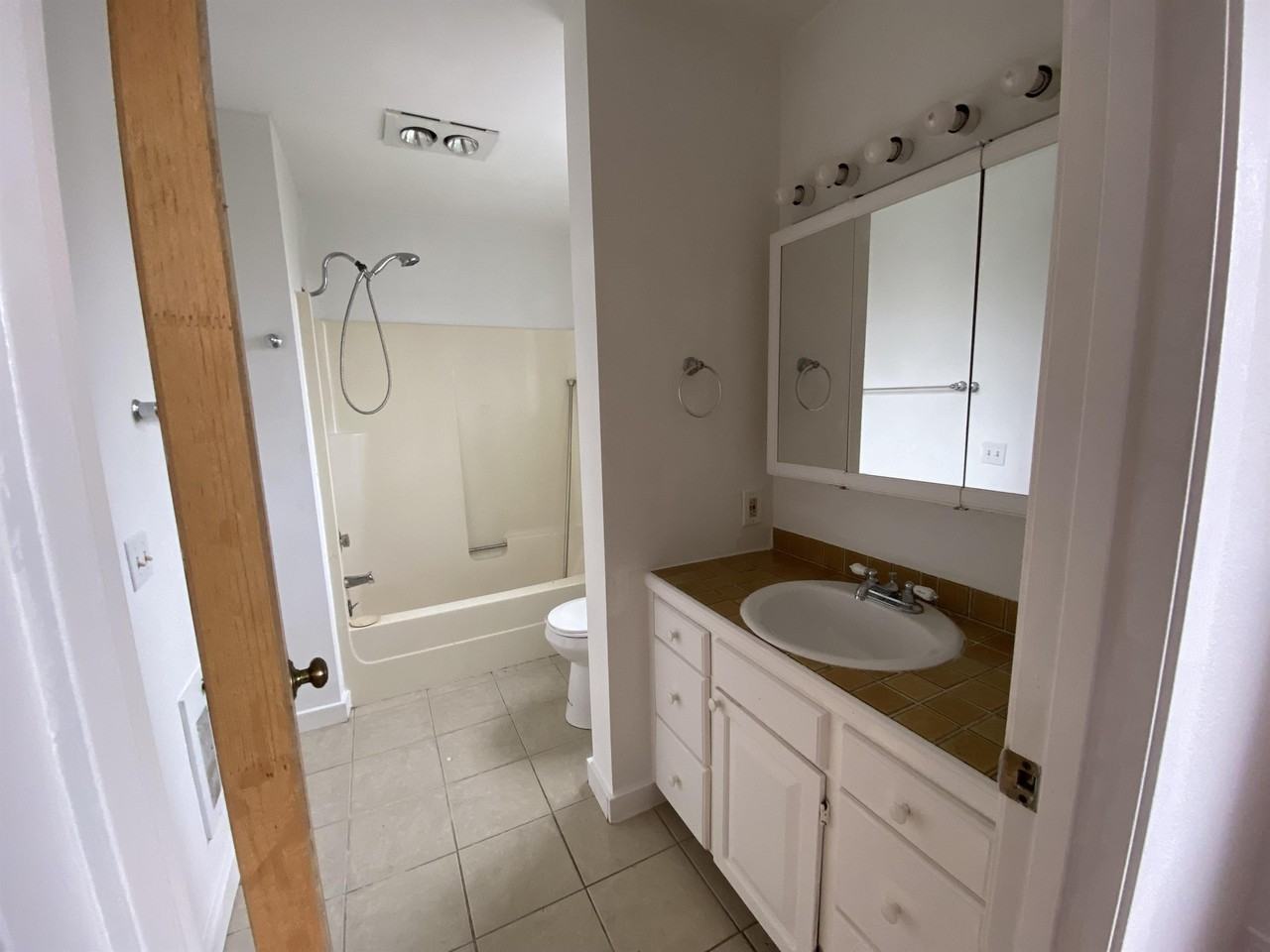 B Street N (1509) - Photo 7 of 9