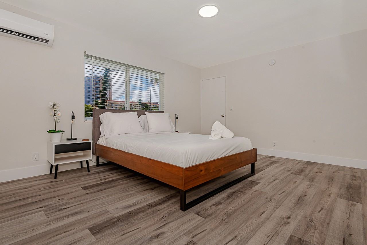 412 Sunset Drive - Photo 2 of 17