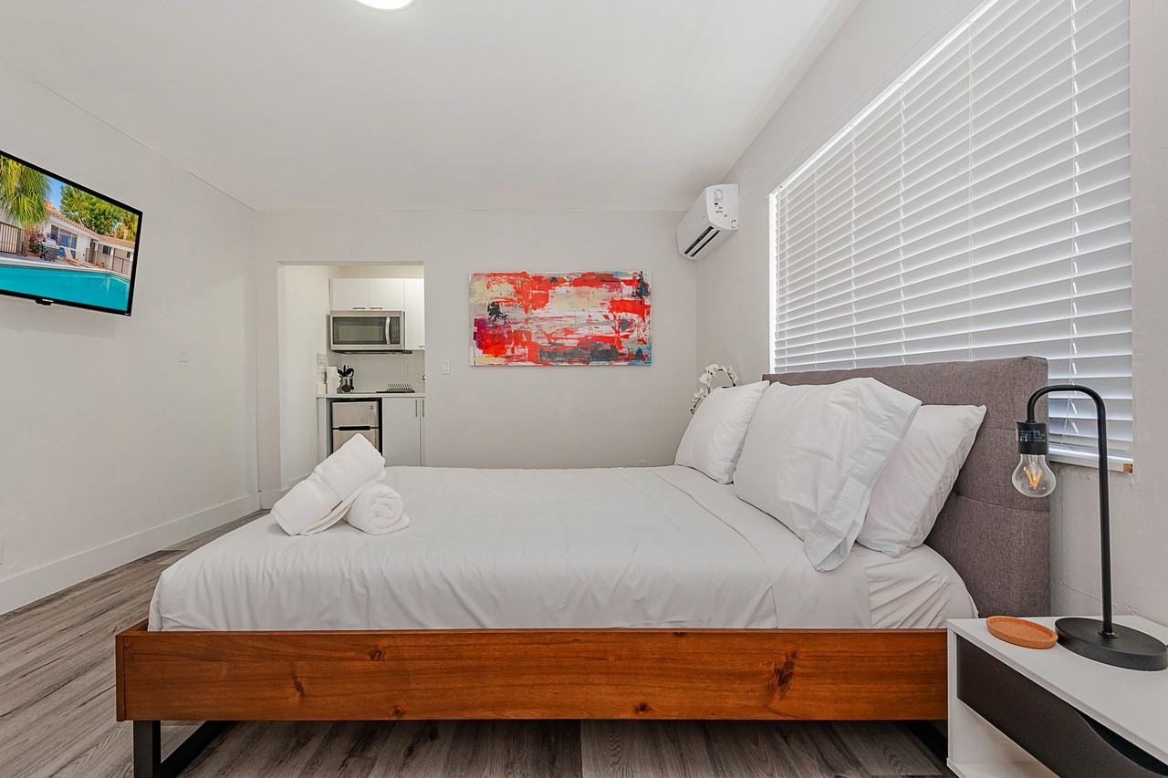 412 Sunset Drive - Photo 3 of 17