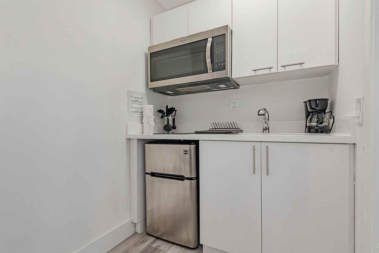 412 Sunset Drive - Photo 6 of 17