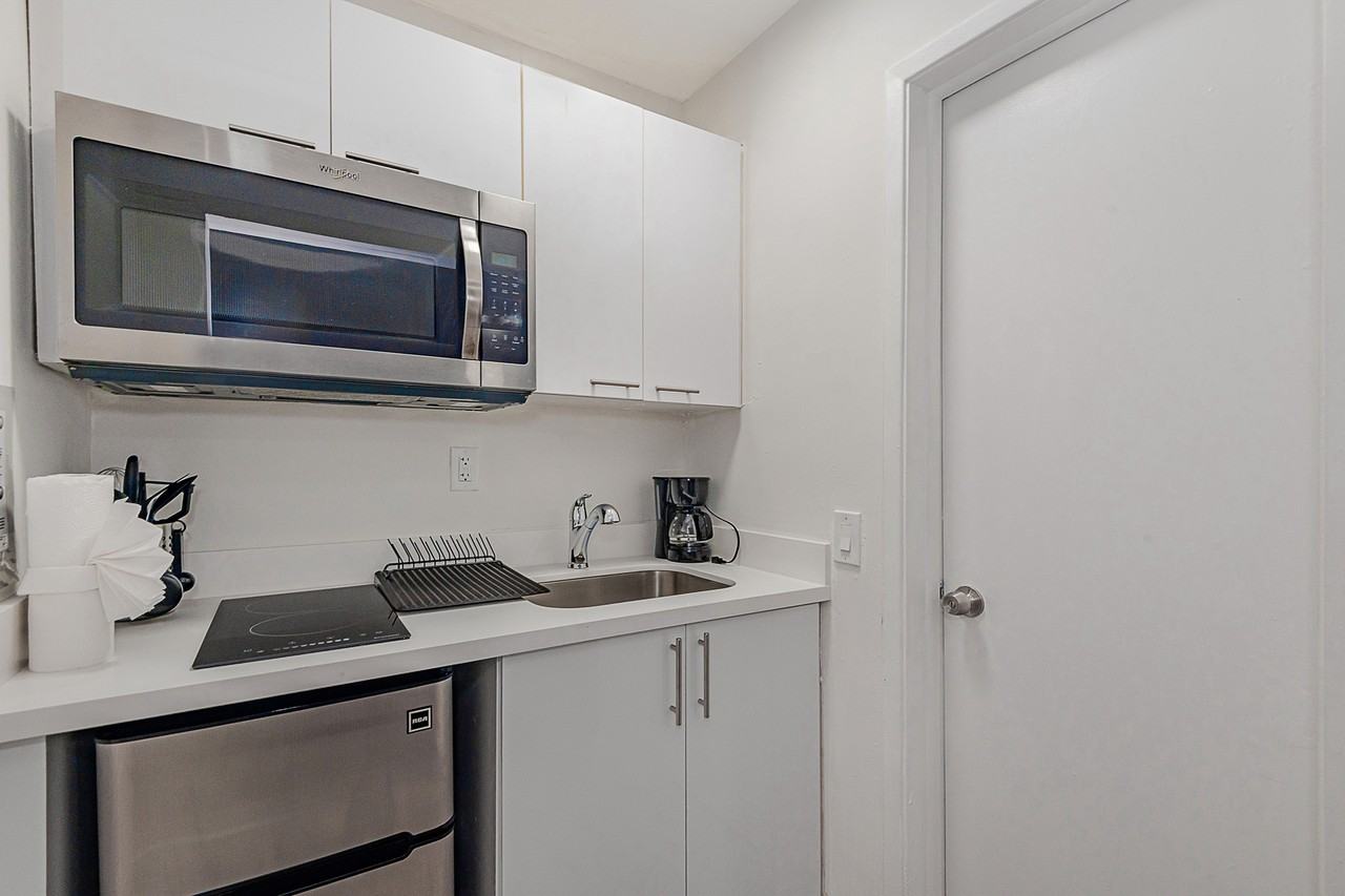 412 Sunset Drive - Photo 7 of 17