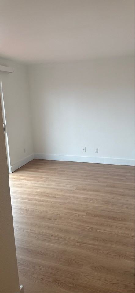 166 Northeast 8th Street - Photo 5 of 11