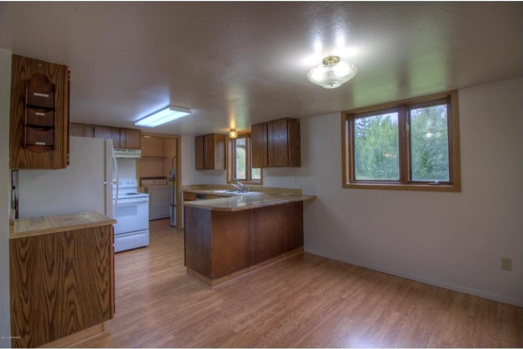 5501 East Mayflower Lane - Photo 2 of 12