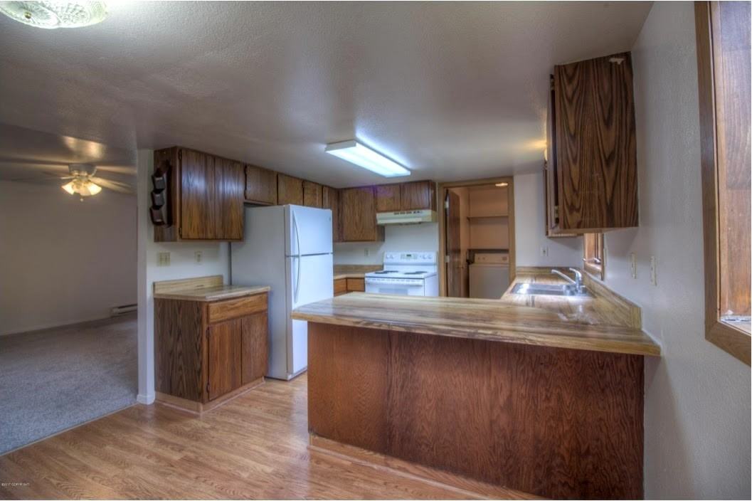 5501 East Mayflower Lane - Photo 3 of 12