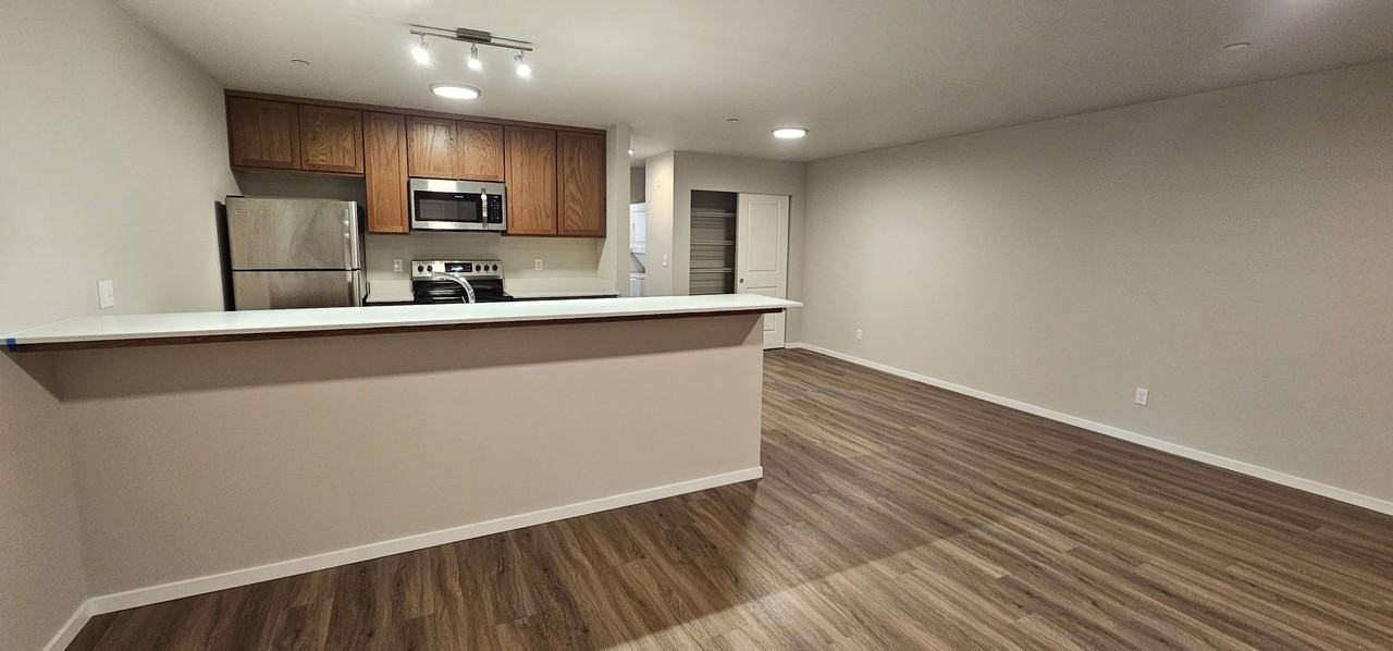 A15713-B202 - Photo 2 of 20