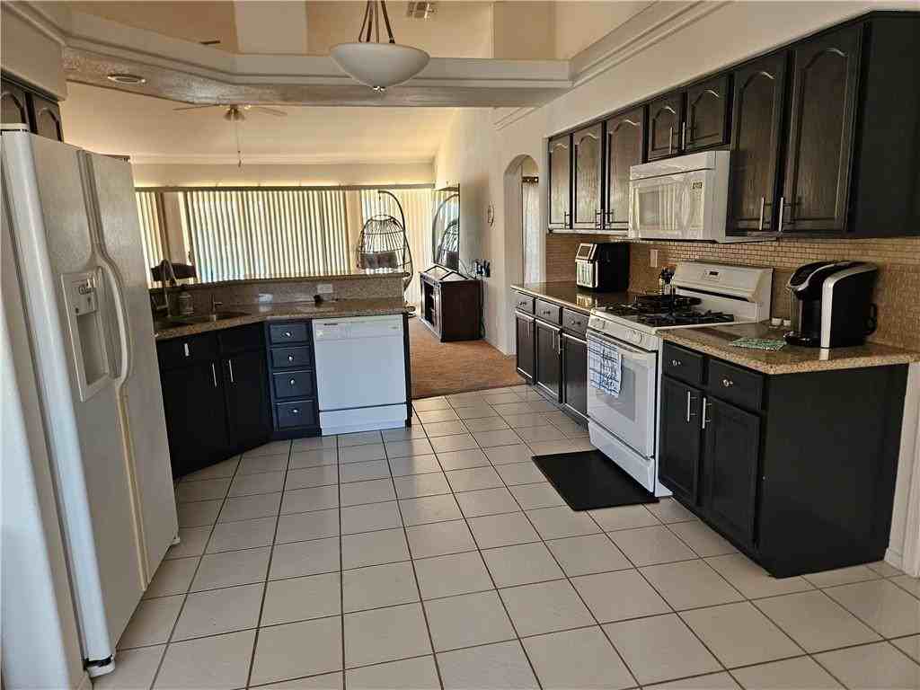 2048 E Lago Grande Bay - Photo 6 of 22