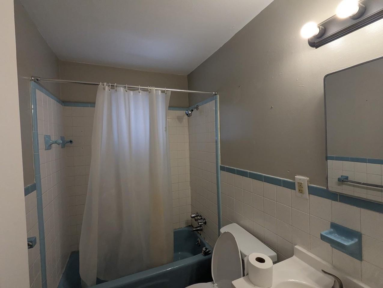 1147 Berdan Ave #4 - Photo 2 of 6