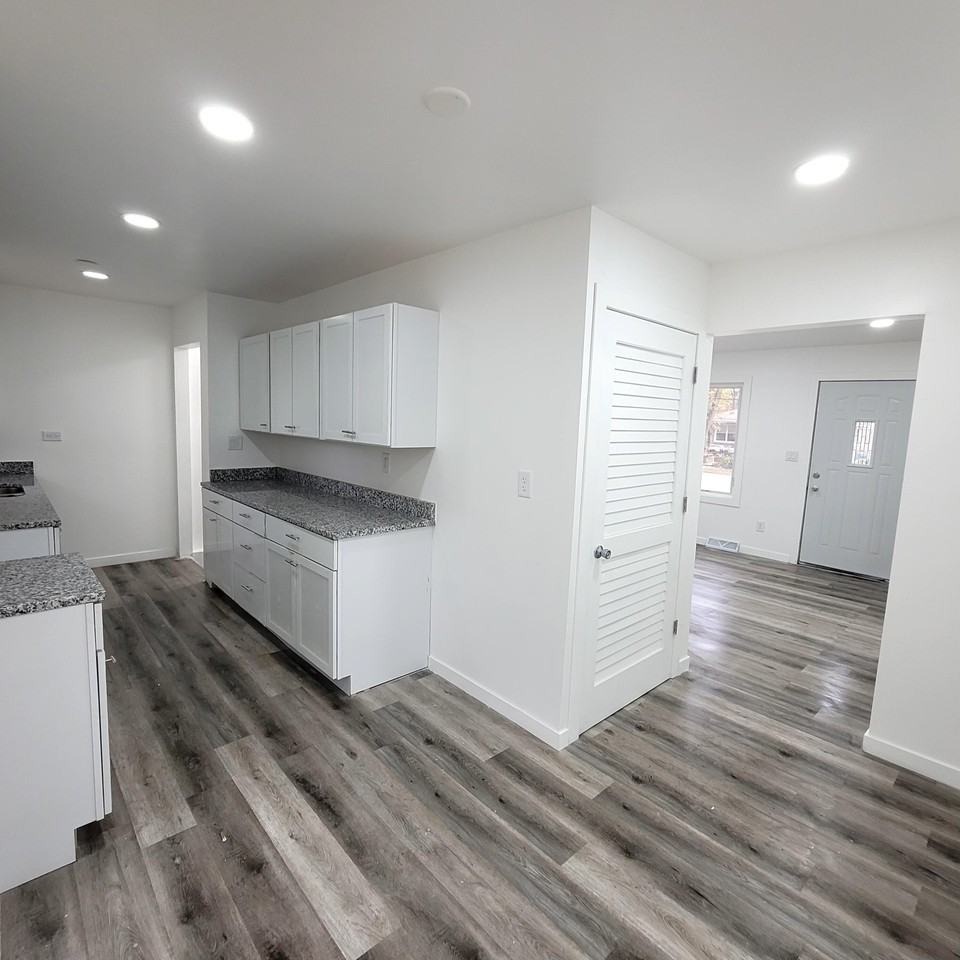 1125 Dallas St - Photo 7 of 26