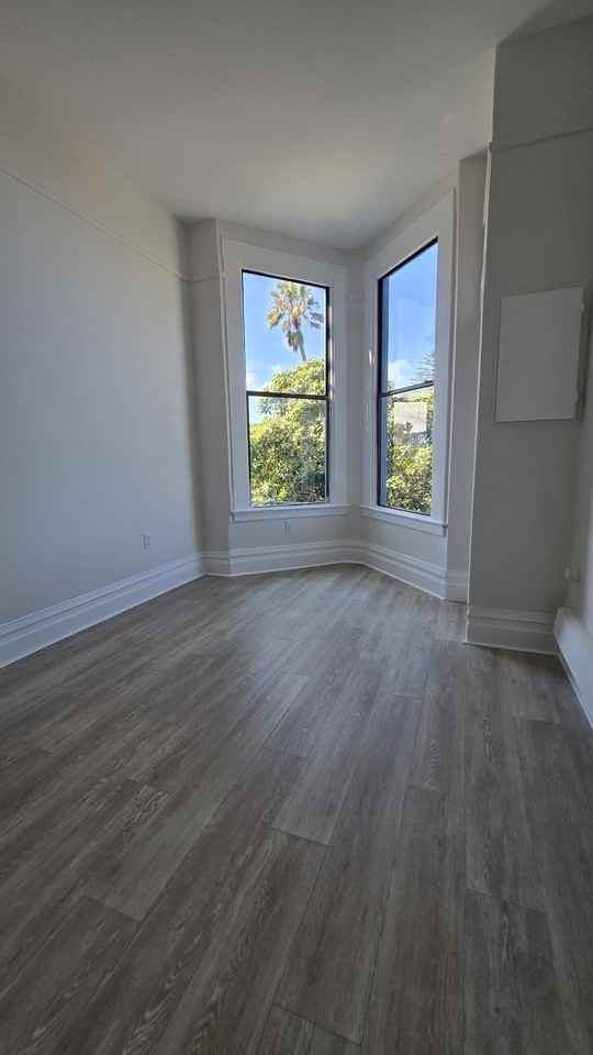2735 Mission St #18 - Photo 3 of 11