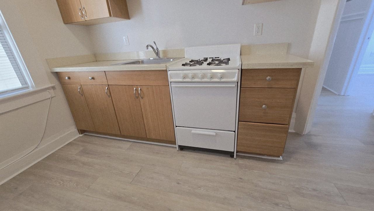 2735 Mission St #18 - Photo 4 of 11