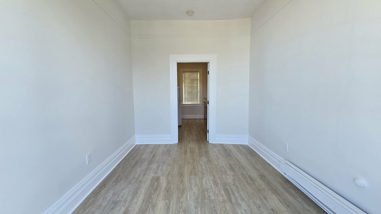 2735 Mission St #18 - Photo 7 of 11