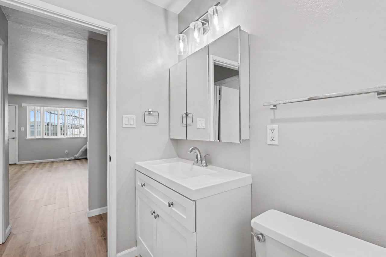 1475 Ontario Lane, Unit B - Photo 7 of 50