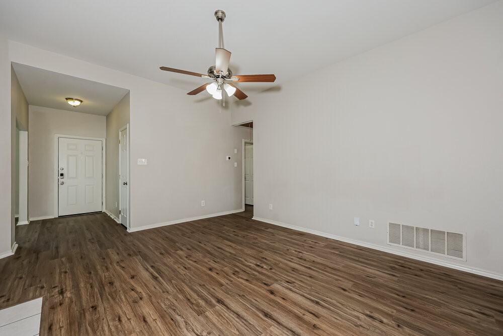 1308 Doris Dr - Photo 4 of 16