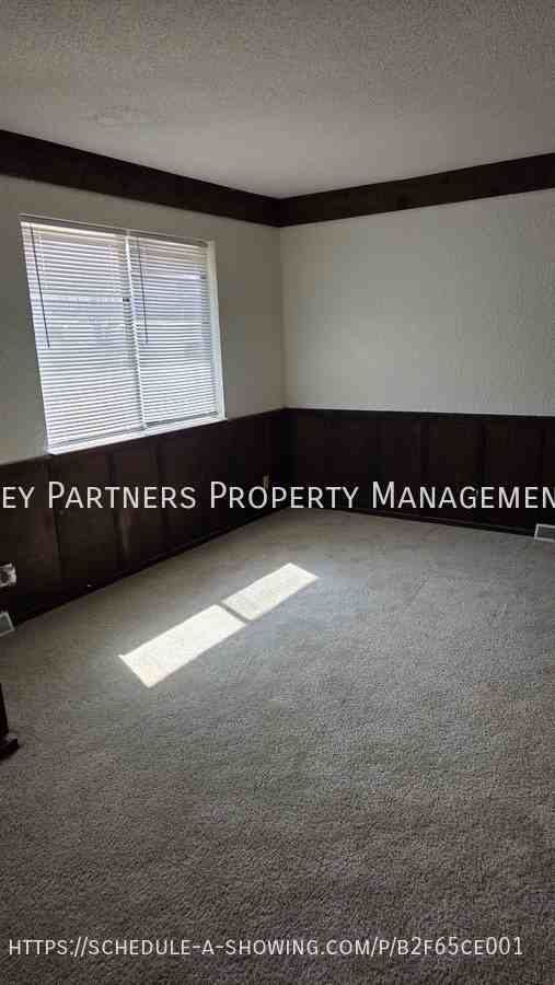 8106 Yecker Ave - Photo 3 of 12