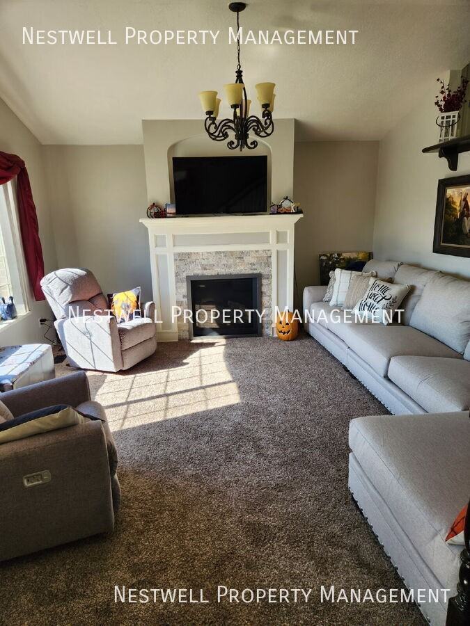 1715 Cherokee Dr - Photo 3 of 10