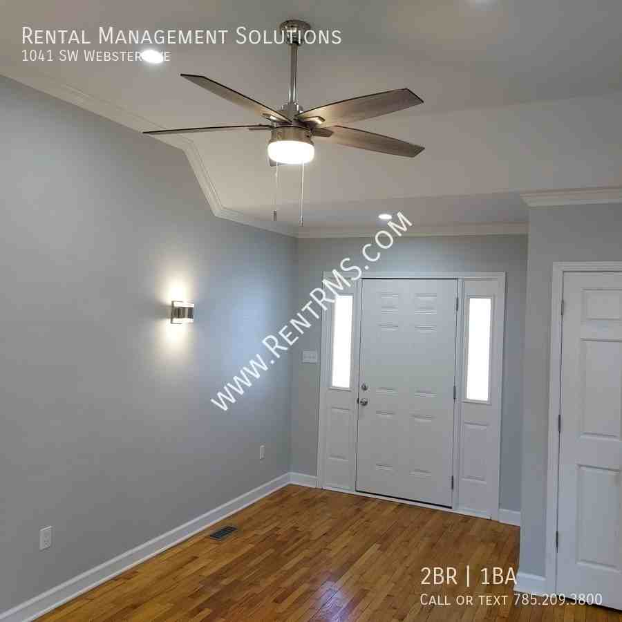 1041 Sw Webster Ave - Photo 3 of 25