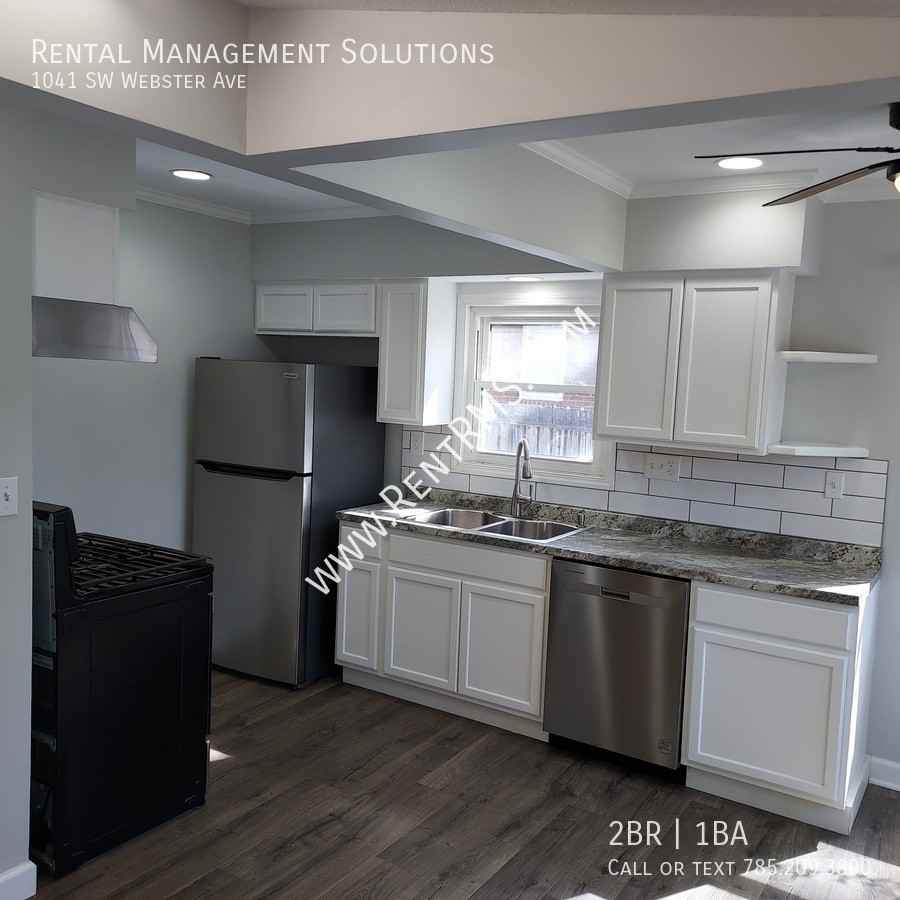 1041 Sw Webster Ave - Photo 7 of 25