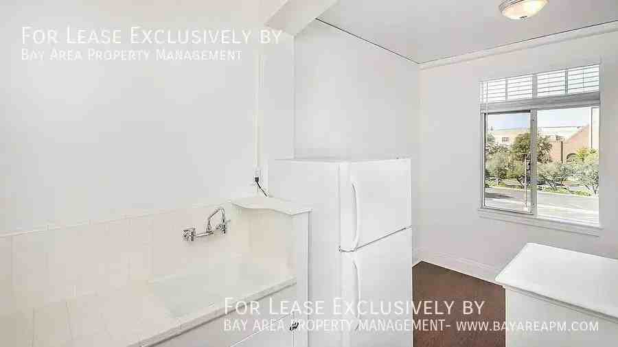 345 Forest Ave #211 - Photo 4 of 7