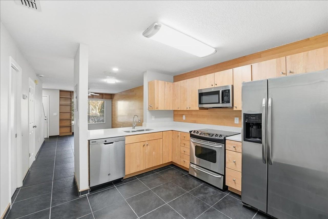 295 Sandlewood Trl - Photo 7 of 17