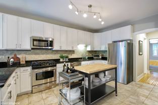 1918 W Melrose St #R1 - Photo 1 of 1