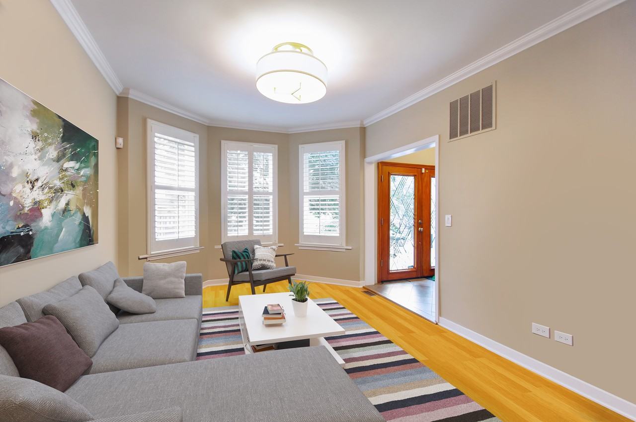 1918 W Melrose St #R1 - Photo 3 of 20