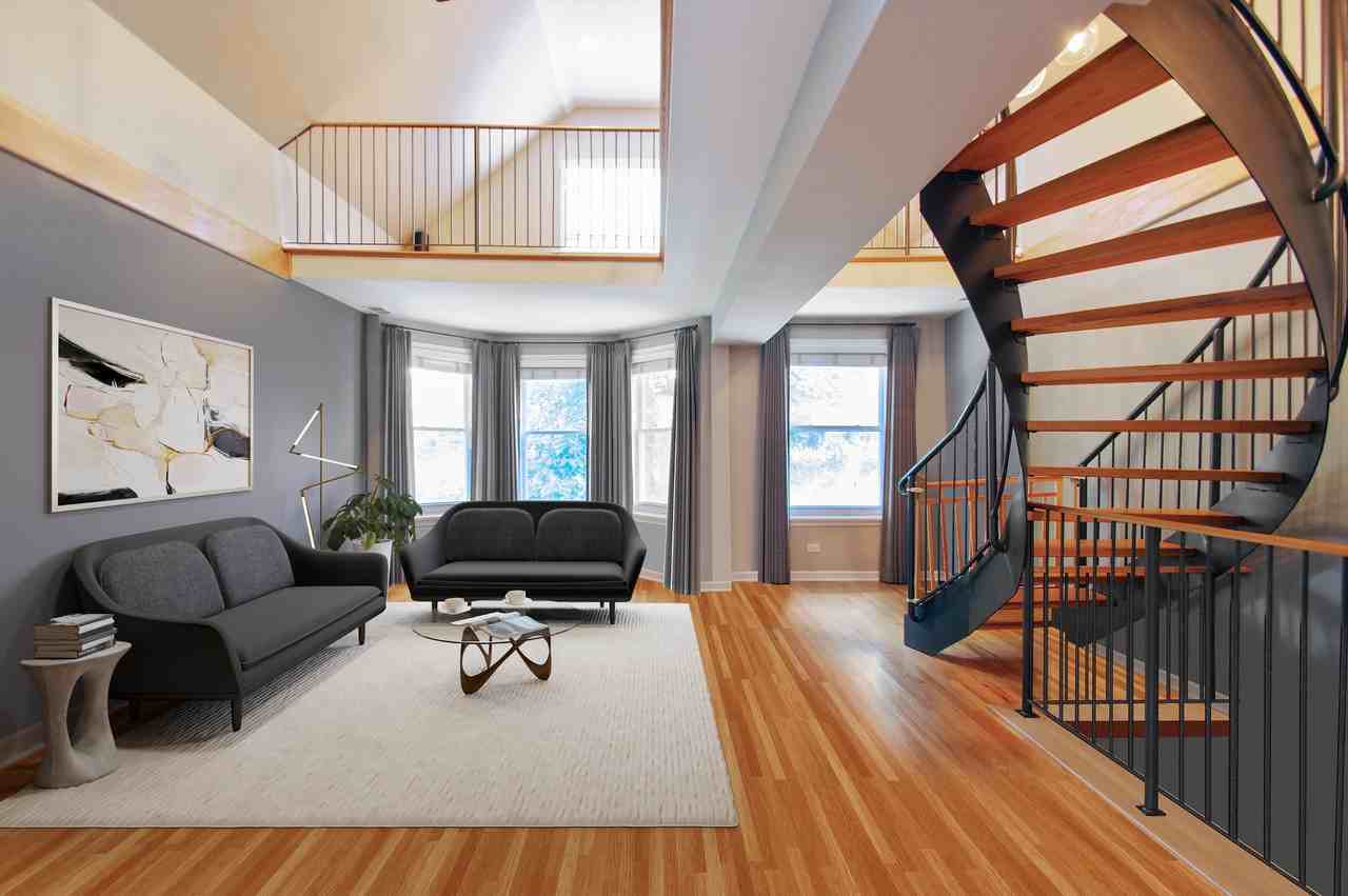 1918 W Melrose St #R1 - Photo 4 of 20