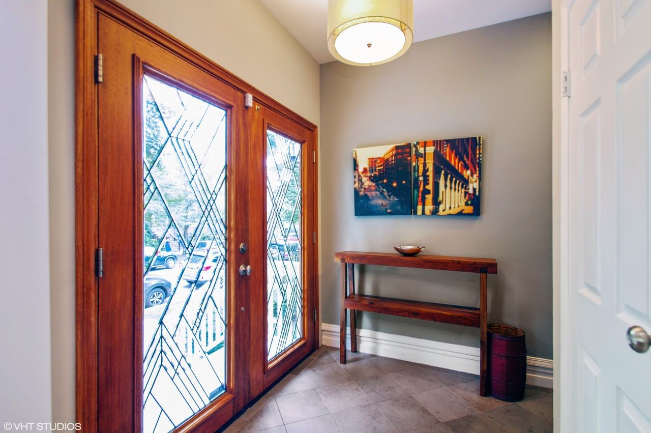 1918 W Melrose St #R1 - Photo 5 of 20