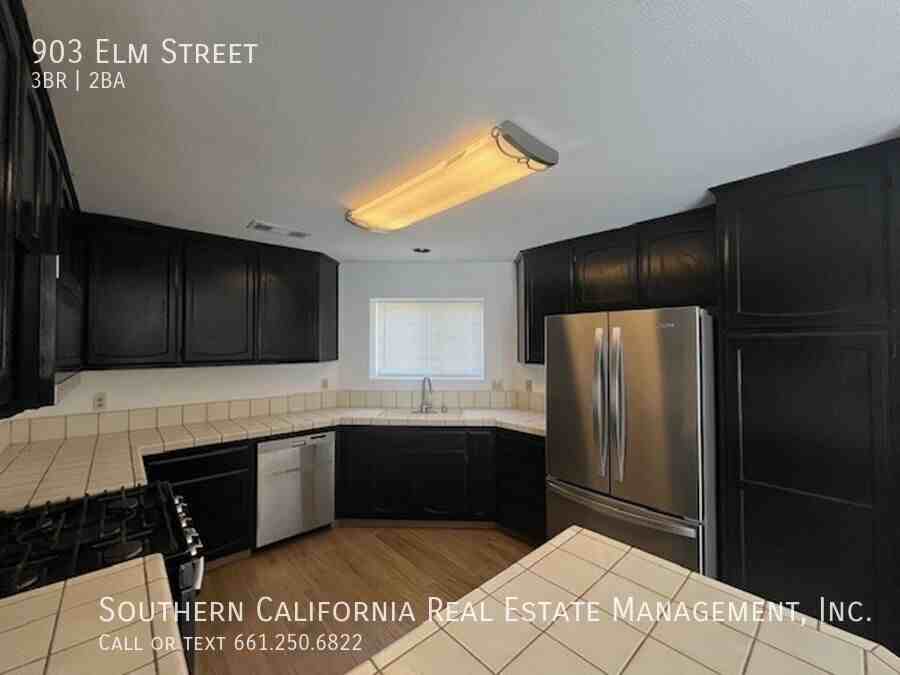 903 Elm St - Photo 6 of 30