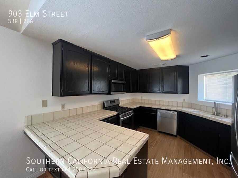 903 Elm St - Photo 7 of 30