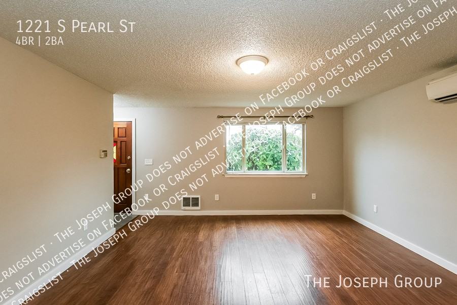 1221 S Pearl St - Photo 4 of 31