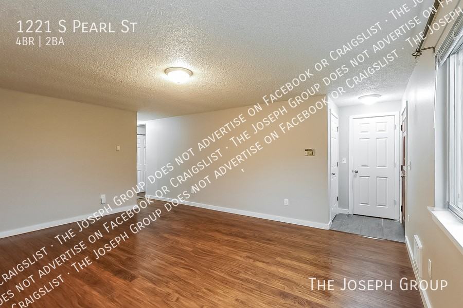 1221 S Pearl St - Photo 5 of 31