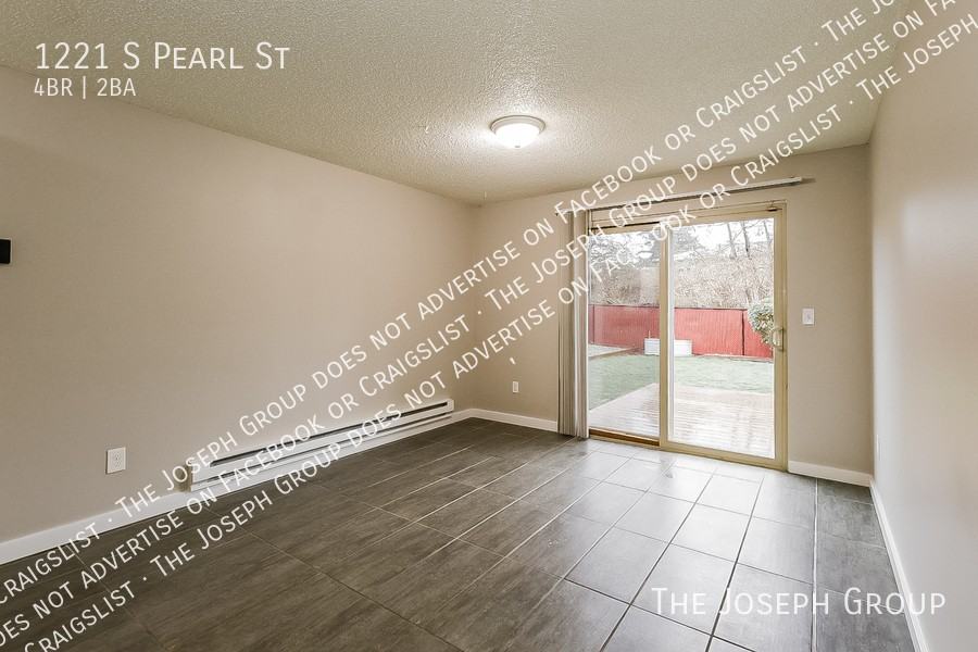 1221 S Pearl St - Photo 6 of 31