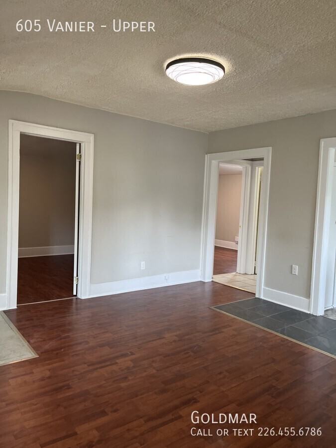 605 Vanier St - Photo 3 of 9