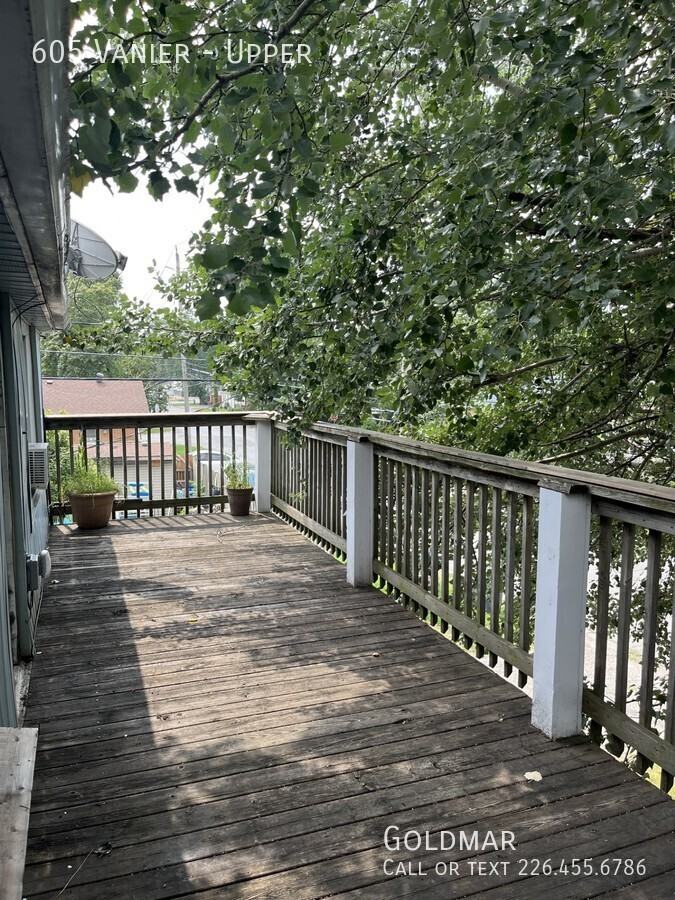 605 Vanier St - Photo 6 of 9