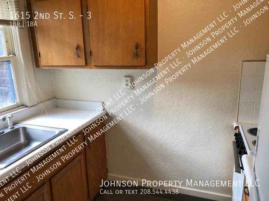 1615 2nd St S #3 - Photo 2 of 11