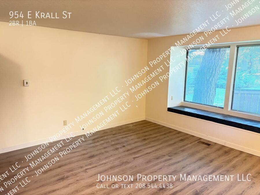 954 E Krall St - Photo 6 of 16