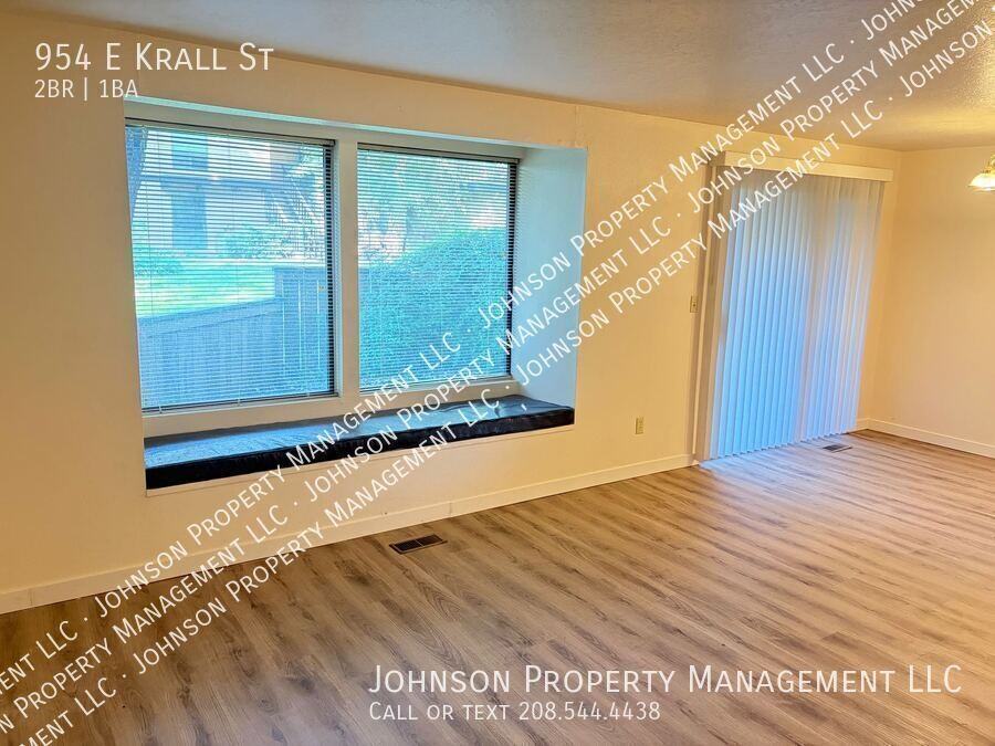 954 E Krall St - Photo 7 of 16