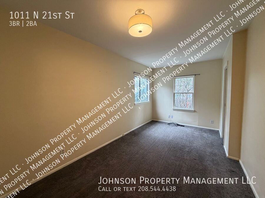 1011 N 21st St - Photo 4 of 14