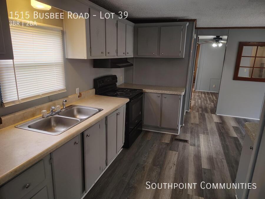 1515 Busbee Rd - Photo 4 of 14